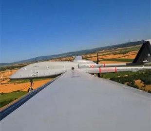 Дрон Bayraktar TB3 з турецьким двигуном піднявся на висоту 11 км