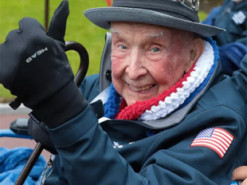 TikTok-блогер і ветеран Другої світової, який брав участь у висадці в Нормандії, помер у віці 102 років