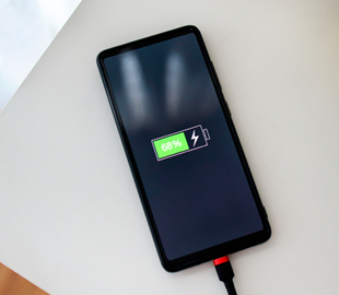 Чи шкідливо заряджати смартфон кілька разів на день