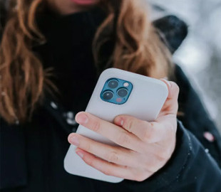 Експерт розповів, як зрозуміти, що ваш смартфон прослуховують