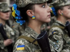 Новая редакция Указа о воинском учете женщин: список профессий сокращен