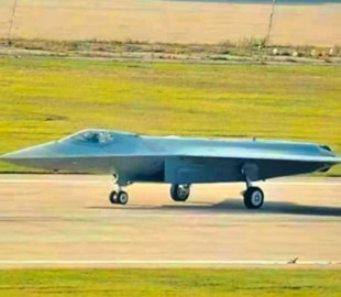 Таємничий китайський винищувач нового покоління вперше показали зблизька