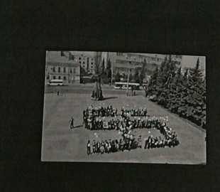 Побачили свастику: в РФ на правозахисника склали протокол за фото людей у ​​формі числа 55