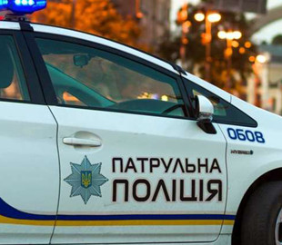 «Зірка» TikTok: українець заплатить штраф за те, що помочився на автомобіль патрульної поліції Києва