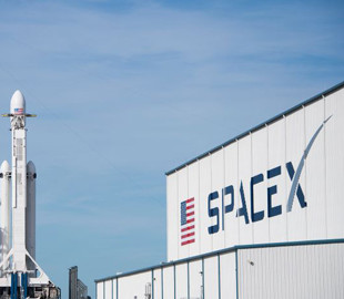 SpaceX почала виробляти антисептики та захисні щитки для медиків