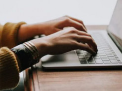 Закривати ноутбук чи ні: як правильно користуватися пристроєм, щоб він довго прослужив