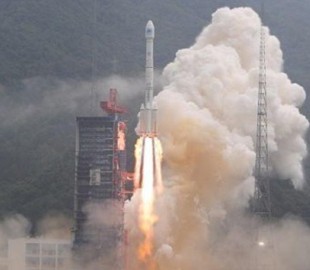 Китай успешно запустил на орбиту экспериментальный спутник связи