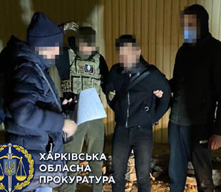 Получали миллион гривен в месяц: в Харькове мужчина вместе с любовницей и знакомыми продавали наркотики по телефону