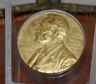 Нобелівська премія для робота: вчені прогнозують, коли ШІ самостійно зробить велике відкриття