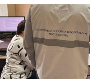 У Києві судитимуть посадовицю, яка розтратила на закупівлі ноутбуків для шкіл 600 тисяч гривень