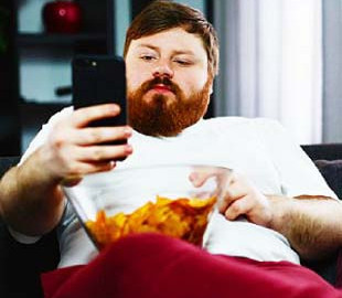 Ученые доказали, что частое использование смартфона приводит к ожирению