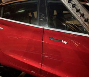 В сети показали модернизированную Tesla Model 3 с темным окном и новой консолью