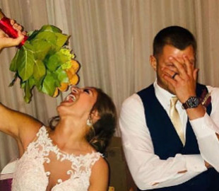 Наречена примудрилася з'їсти на весіллі свій букет