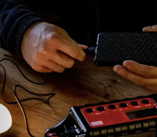 Як економити заряд смартфона, ноутбука й павербанків під час блекауту