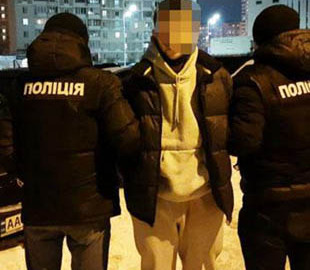 У Києві затримали серійного грабіжника, який відбирав мобільні телефони у малолітніх