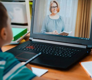 Близько 80% дітей, які виїхали за кордон, продовжують дистанційне навчання у своїх школах