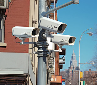 Правозахисники Нью-Йорка б'ють на сполох з приводу технології розпізнавання осіб