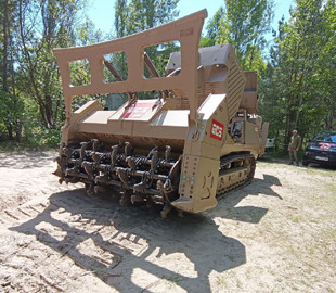 На Київщині протестували новітню машину для розмінування: готують на перше бойове завдання