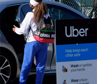 В США с пассажиров такси Uber начали взимать доплату за бензин