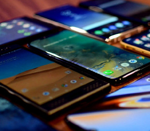 Поставки смартфонов в Европу ощутимо просели