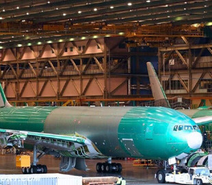 Boeing представив найбільший і найпотужніший двомоторний вантажний літак у світі