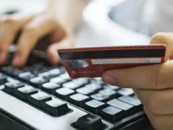 Житель райцентру Житомирської області встановив додаток, який йому надіслав шахрай, і втратив зі своїх карток майже 43 тис. грн