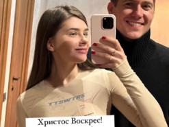 Володимир Остапчук поділився рідкісним селфі з молодшою на 16 років дружиною