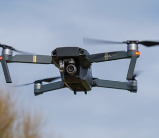 В Естонії вчителі опанували складання й керування дронами, щоб навчати цьому молодь