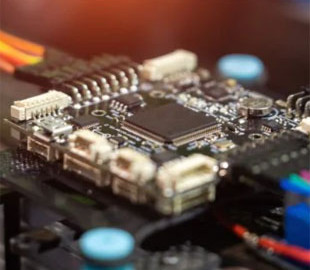 Фабрики завмерли: найкращі гаджети можуть залишитися без чипів через катастрофу на Тайвані