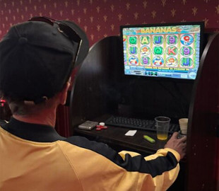 В Києві ліквідували мережу нелегальних казино "для своїх": подробиці