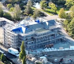 Друга найбагатша людина в світі бере участь у грандіозному новому проекті Ньюпорта