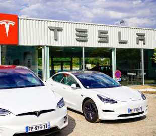 У Tesla заказали крупнейшую партию автомобилей. Кто заказчик?