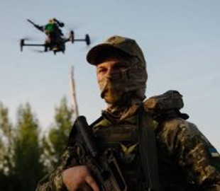 Українські інженери розробили дрон-ретранслятор "Рекрут" — працює у зв'язці з НРК