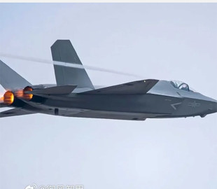 Китайські розробники вперше успішно запустили винищувач J-35 з авіаносця Fujian