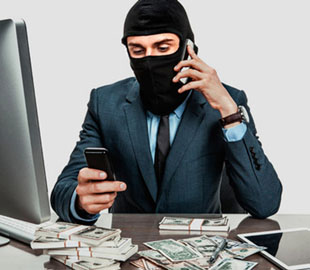 Псевдопрацівник банку видурив у жінки понад 46 тисяч гривень