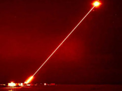 Британська лазерна система DragonFire успішно знищила бойовий дрон на швидкості 650 км/год