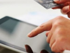 Автомобилисты в Украине массово переходят на е-полисы и электронные европротоколы