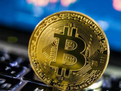 Публічні майнери продали рекордні 32 000 BTC за квартал