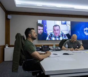 Президент провів нараду щодо відновлення зв’язку та енергопостачання, пошкоджених унаслідок російських атак