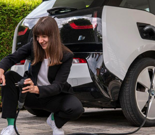 Bosch розробили полегшений інтелектуальний зарядний кабель для електромобілів