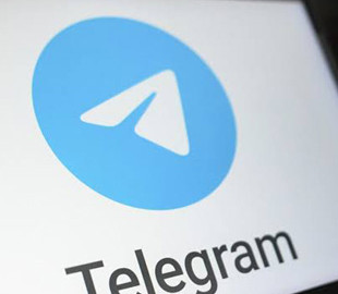 Знімали розпусні відео з власними дітьми та продавали у Telegram: у Кременчуцькому районі викрили матір та її подругу