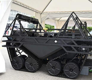 Розробники зі Словенії представили новітній всюдихід-амфібію Vanquisher для бойових операцій