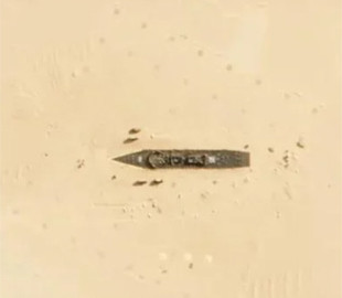 Фантомна ціль: для чого Китай побудував авіаносець в пустелі