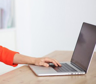 В Україні судитимуть жінку, яка в інтернеті закликала до зміни меж території України