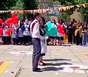 Дагестанскую школьницу и ее мать заставили извиниться за слова в поддержку Украины