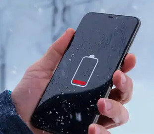 Як врятувати телефон, якщо він впав у сніг: покрокові дії