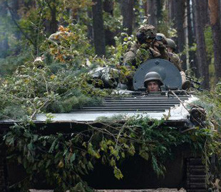 Кому українці найбільше довіряють під час війни: дані опитування