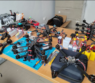 В росії збирають FPV-дрони кустарним методом з китайських комплектуючих