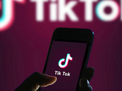 У Росії суд оштрафував жінку за відео у TikTok про акцію солідарності