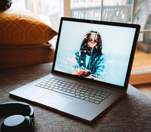Microsoft запатентовала ноутбук с подстраивающимися под взгляд углами обзора